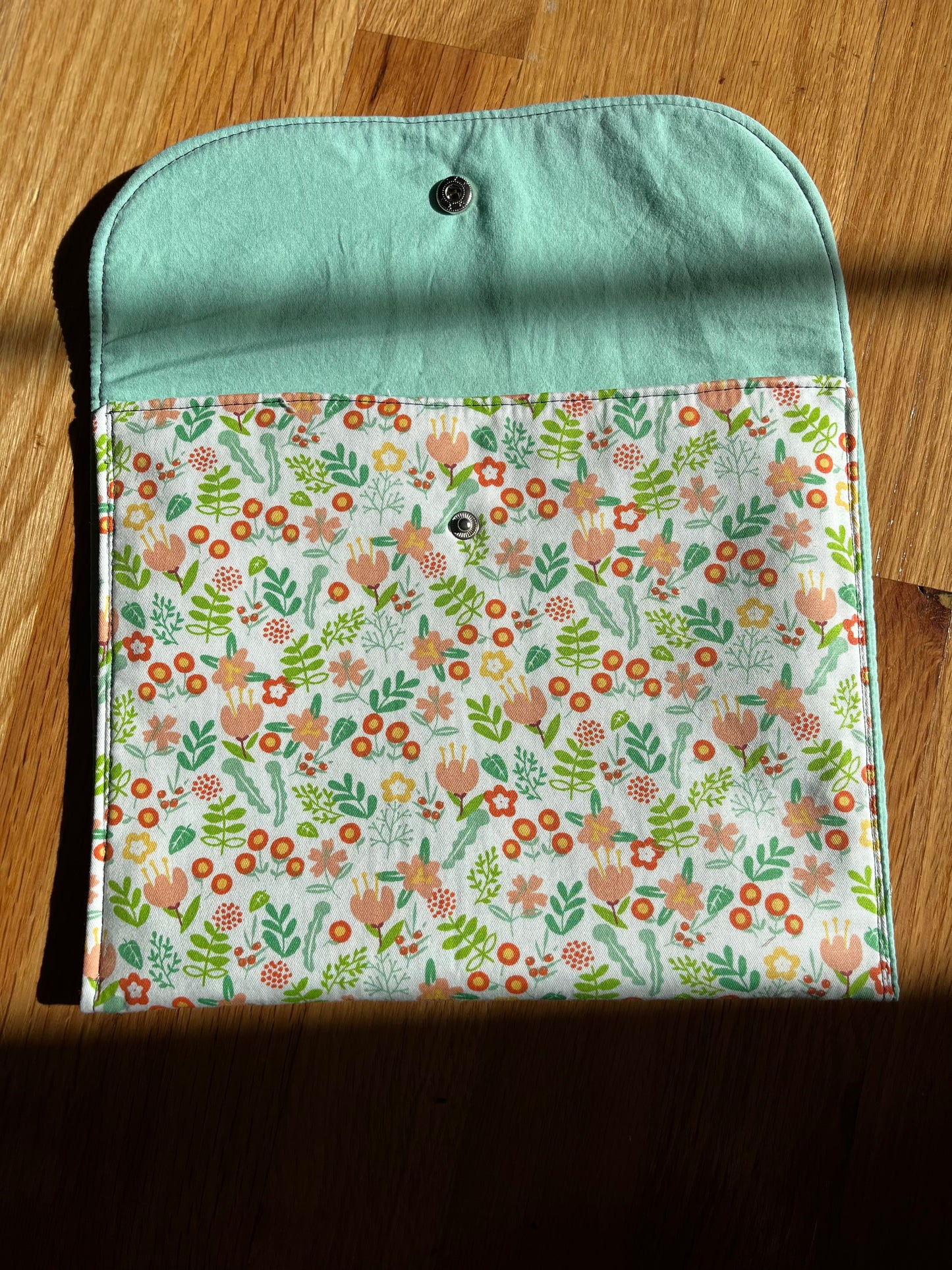 Delightful pocket bag