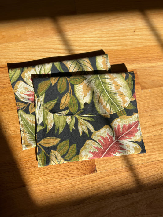 Vintage leaves pocket bag