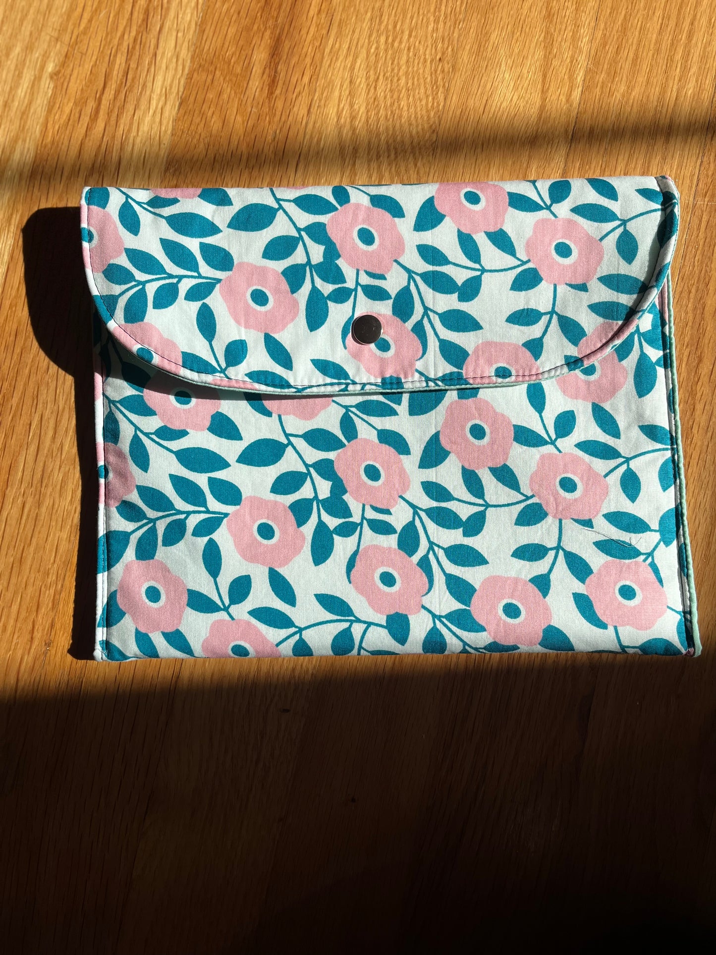 Delicate flower pocket bag