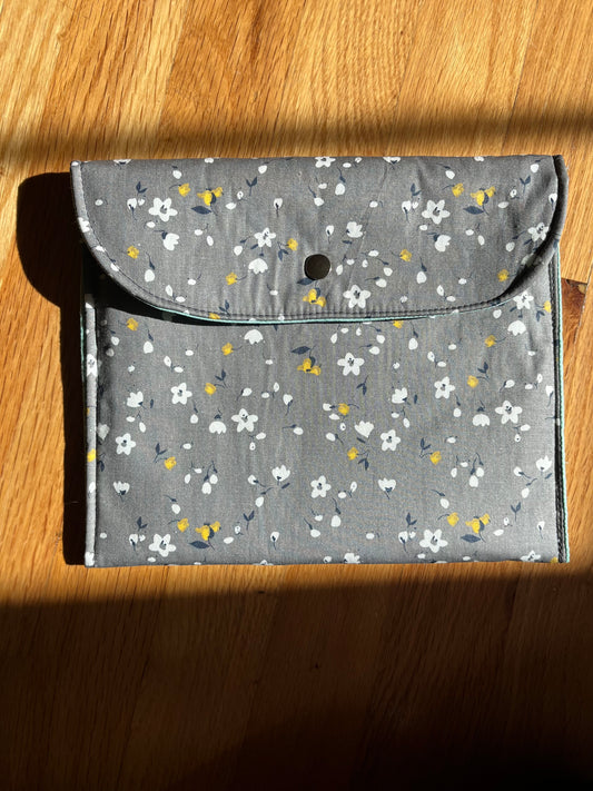 Grey flowers pocket bag