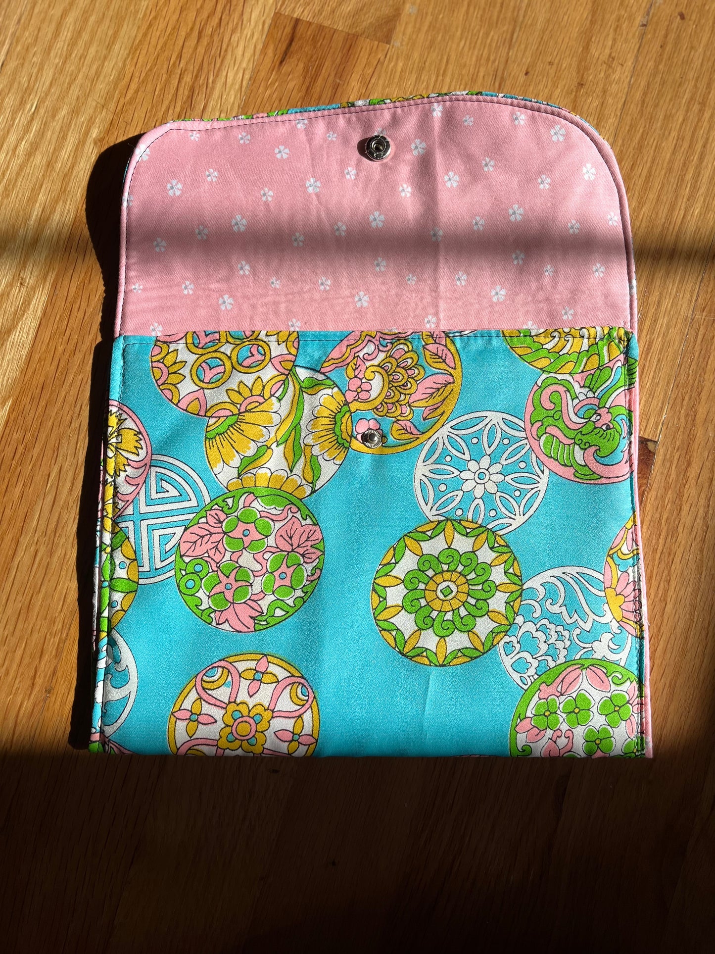 Vintage dots pocket bag
