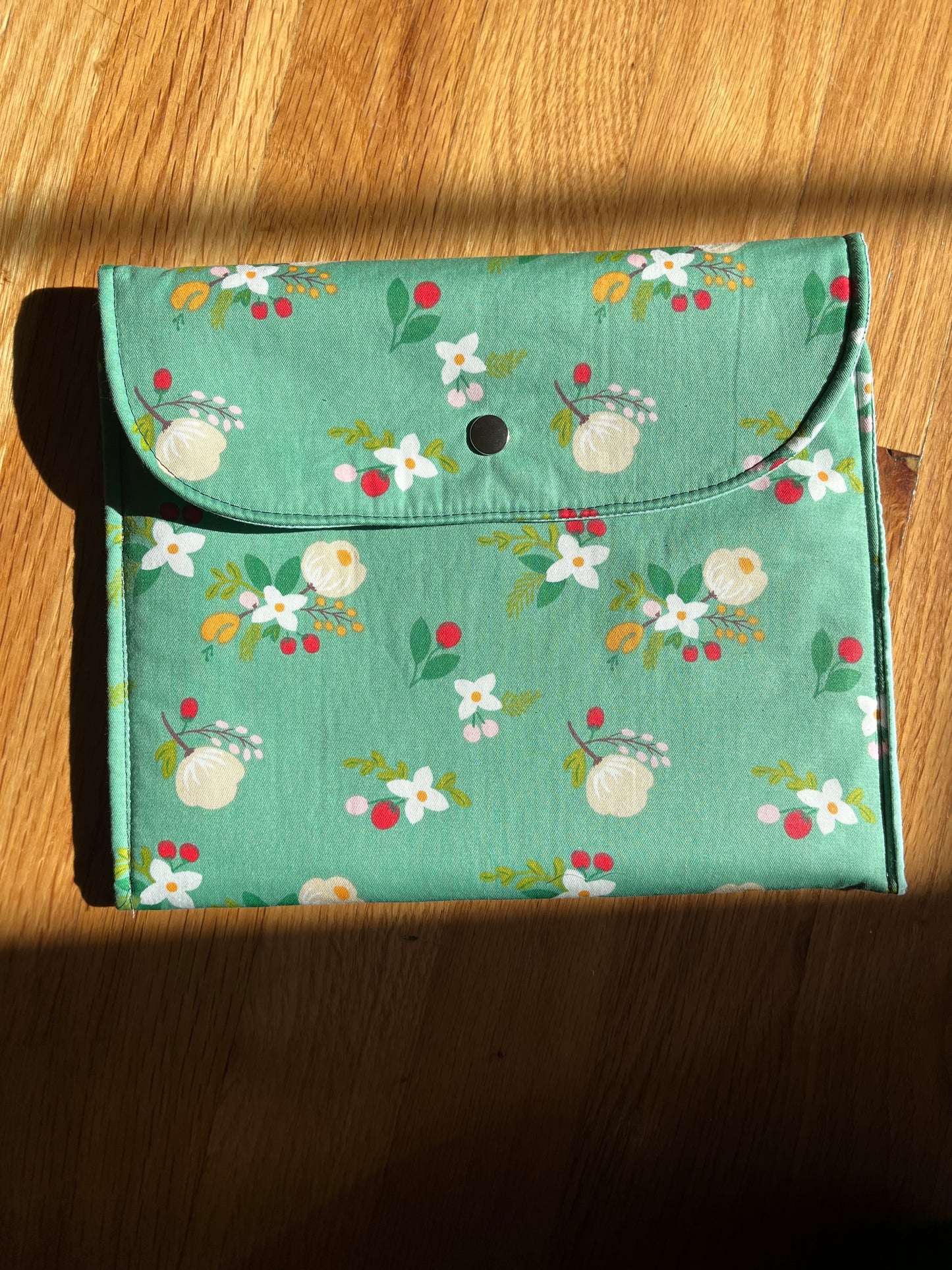 Green fields pocket bag