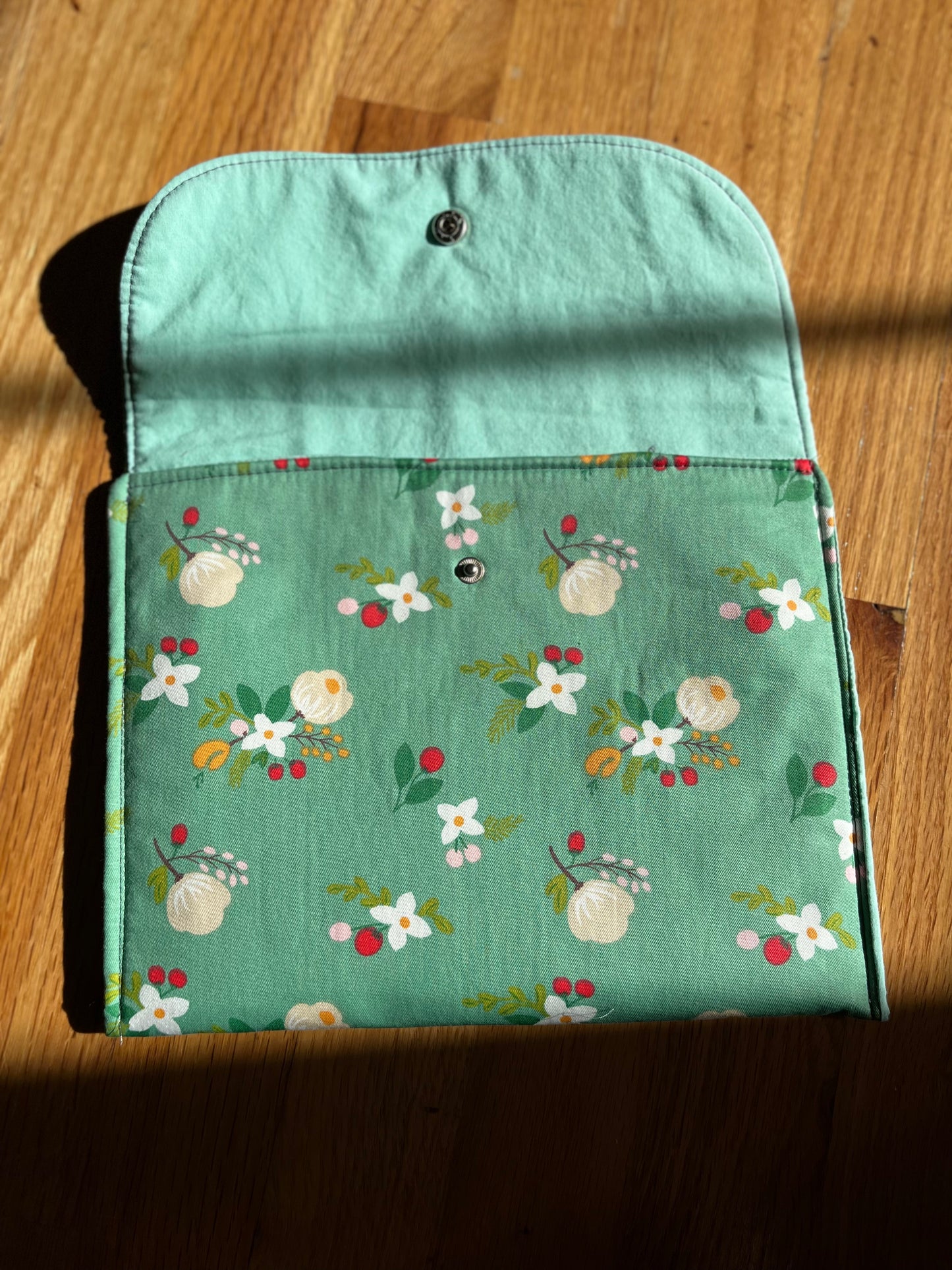 Green fields pocket bag
